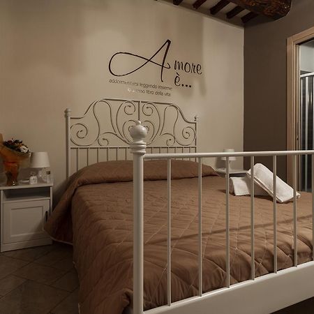 Flori'S Bed & Breakfast เวียเรจโจ ภายนอก รูปภาพ