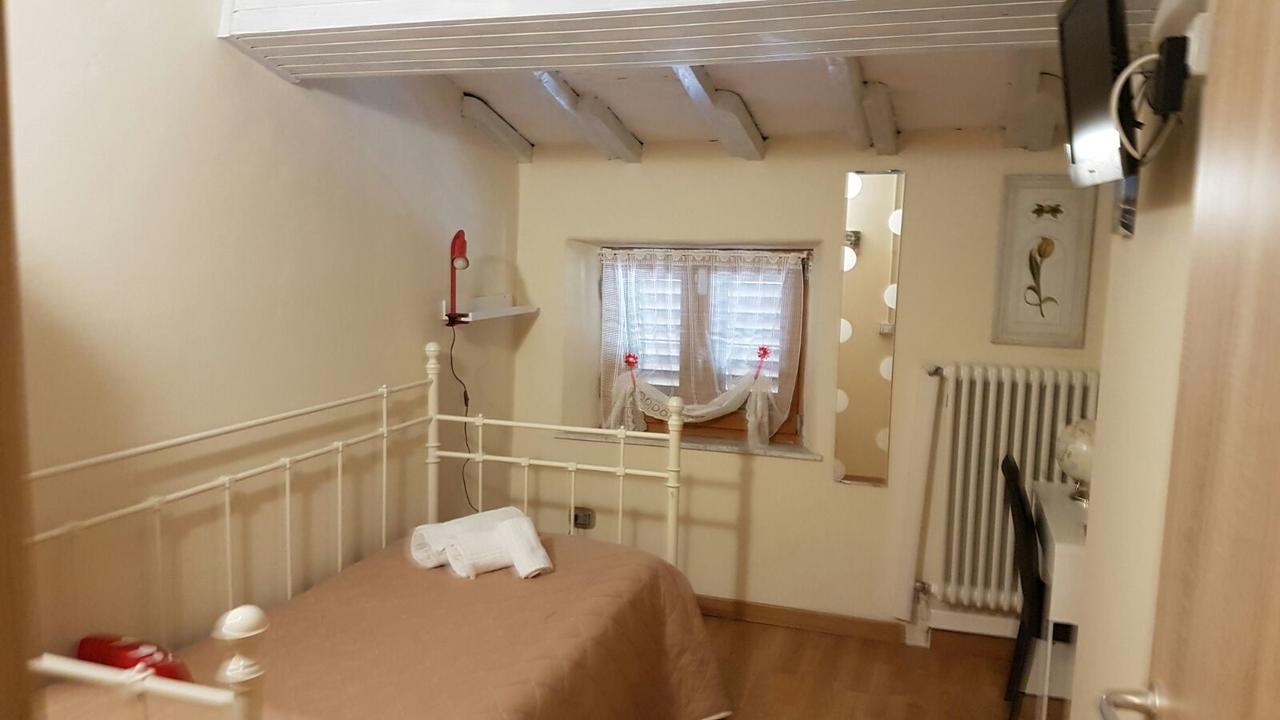 Flori'S Bed & Breakfast เวียเรจโจ ภายนอก รูปภาพ