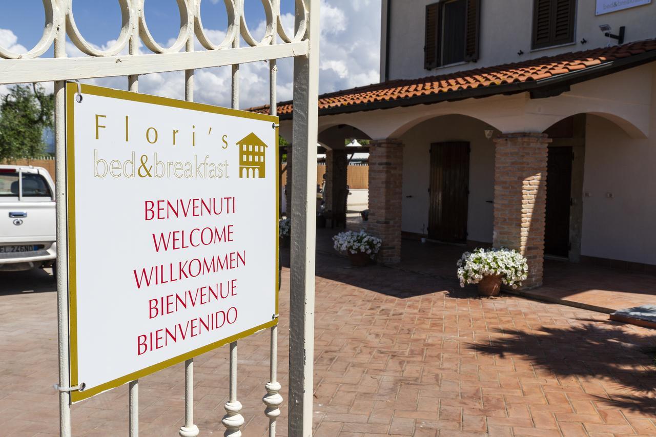 Flori'S Bed & Breakfast เวียเรจโจ ภายนอก รูปภาพ