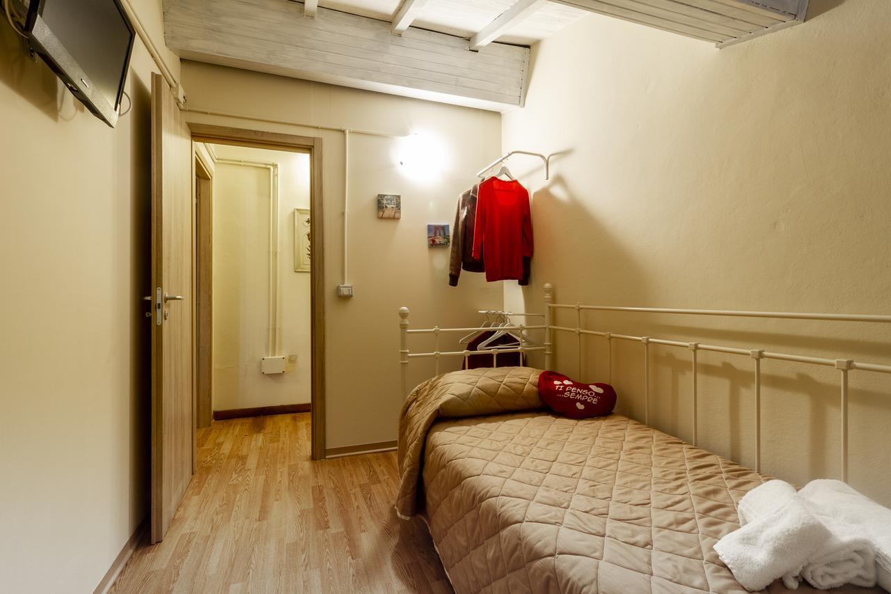Flori'S Bed & Breakfast เวียเรจโจ ภายนอก รูปภาพ