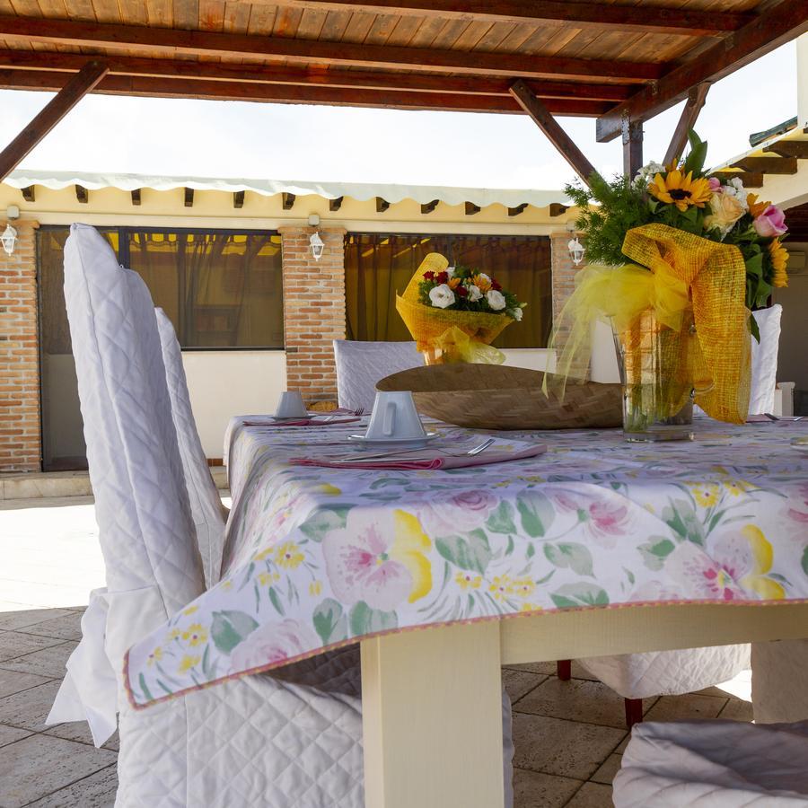 Flori'S Bed & Breakfast เวียเรจโจ ภายนอก รูปภาพ